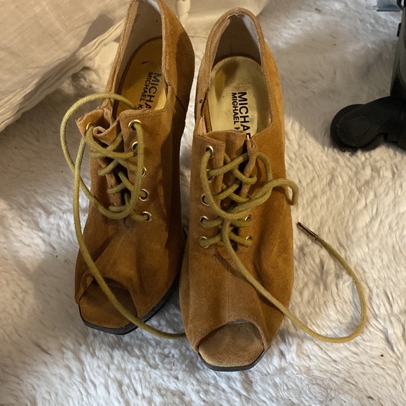 MICHAEL Michael Kors Brown Suede Lace up Peep toe platform Booties - Picture 2 of 3